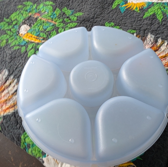 Tupperware - Picture 2 of 4